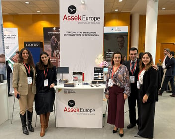 Stand de Assek Europe en la Semana del Seguro 2025, punto de encuentro para corredores de seguros.